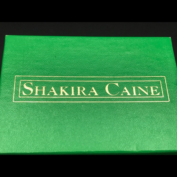 Shakira Caine Heart Shaped Pin - Picture 2 of 2